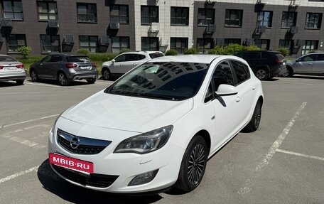 Opel Astra J, 2011 год, 830 000 рублей, 2 фотография