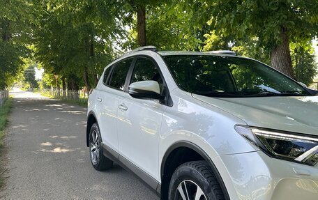 Toyota RAV4, 2018 год, 2 650 000 рублей, 4 фотография