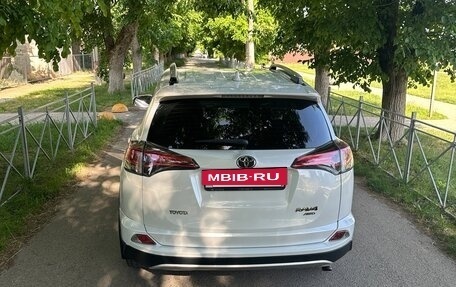 Toyota RAV4, 2018 год, 2 650 000 рублей, 6 фотография
