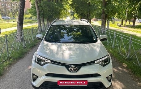 Toyota RAV4, 2018 год, 2 650 000 рублей, 2 фотография