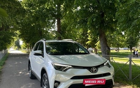 Toyota RAV4, 2018 год, 2 650 000 рублей, 3 фотография