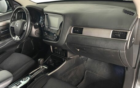 Mitsubishi Outlander III рестайлинг 3, 2018 год, 1 695 000 рублей, 9 фотография