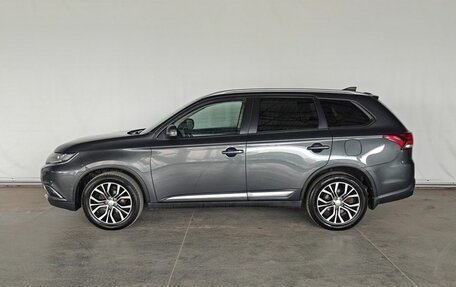Mitsubishi Outlander III рестайлинг 3, 2018 год, 1 695 000 рублей, 8 фотография