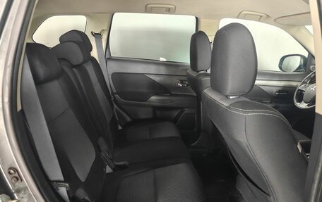 Mitsubishi Outlander III рестайлинг 3, 2018 год, 1 695 000 рублей, 10 фотография