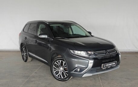 Mitsubishi Outlander III рестайлинг 3, 2018 год, 1 695 000 рублей, 3 фотография