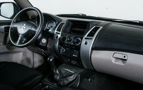 Mitsubishi Pajero Sport II рестайлинг, 2012 год, 939 000 рублей, 10 фотография