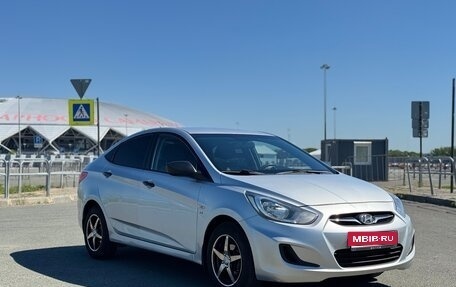 Hyundai Solaris II рестайлинг, 2013 год, 900 000 рублей, 1 фотография