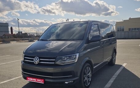 Volkswagen Multivan T6 рестайлинг, 2015 год, 3 250 000 рублей, 1 фотография