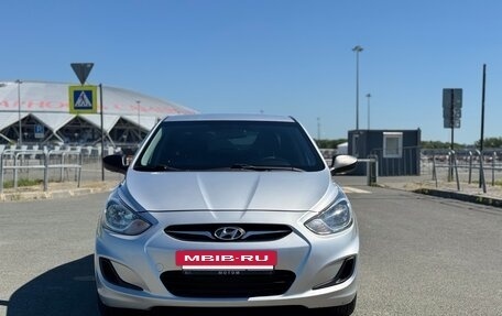 Hyundai Solaris II рестайлинг, 2013 год, 900 000 рублей, 3 фотография