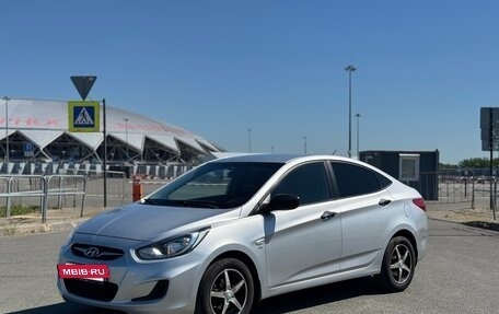 Hyundai Solaris II рестайлинг, 2013 год, 900 000 рублей, 2 фотография