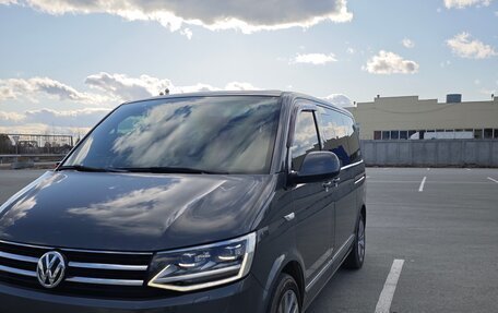 Volkswagen Multivan T6 рестайлинг, 2015 год, 3 250 000 рублей, 2 фотография
