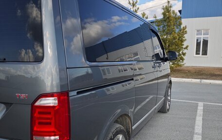 Volkswagen Multivan T6 рестайлинг, 2015 год, 3 250 000 рублей, 8 фотография