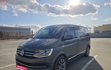 Volkswagen Multivan T6 рестайлинг, 2015 год, 3 250 000 рублей, 6 фотография