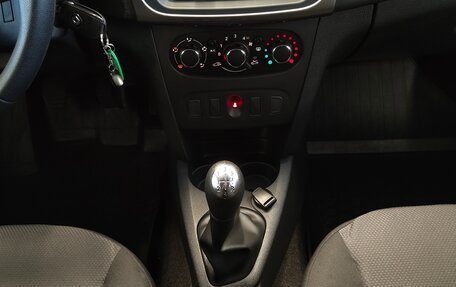 Renault Logan II, 2020 год, 890 000 рублей, 11 фотография