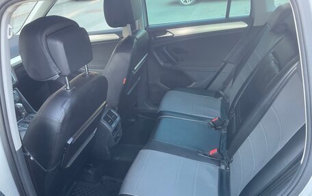 Volkswagen Tiguan II, 2017 год, 2 000 000 рублей, 2 фотография