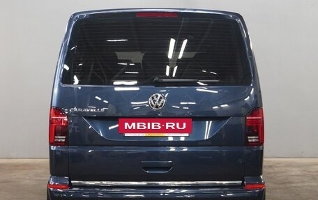 Volkswagen Caravelle T6 рестайлинг, 2021 год, 5 570 000 рублей, 6 фотография