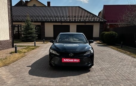 Toyota Camry, 2018 год, 2 090 000 рублей, 3 фотография