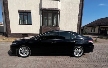 Toyota Camry, 2018 год, 2 090 000 рублей, 5 фотография