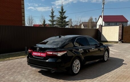 Toyota Camry, 2018 год, 2 090 000 рублей, 8 фотография