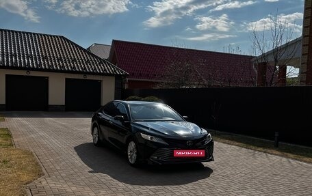 Toyota Camry, 2018 год, 2 090 000 рублей, 10 фотография