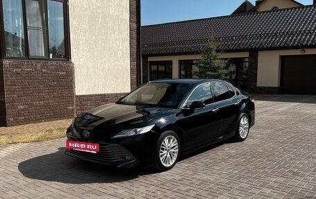Toyota Camry, 2018 год, 2 090 000 рублей, 4 фотография