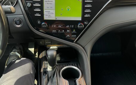 Toyota Camry, 2018 год, 2 090 000 рублей, 17 фотография