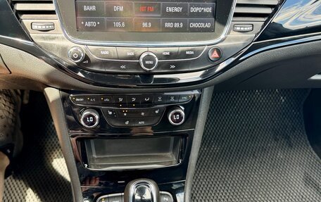 Opel Astra K, 2019 год, 1 400 000 рублей, 14 фотография