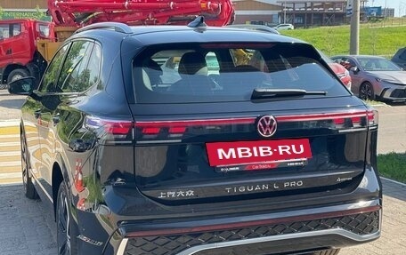 Volkswagen Tiguan II, 2024 год, 4 600 000 рублей, 7 фотография