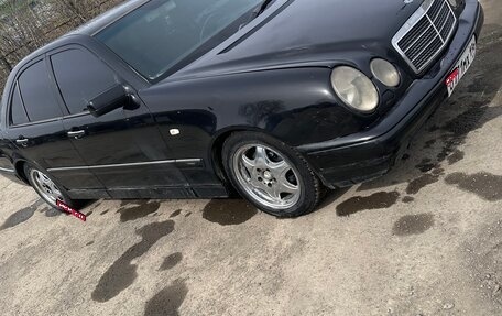 Mercedes-Benz E-Класс, 1998 год, 230 000 рублей, 3 фотография