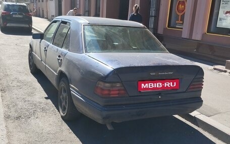 Mercedes-Benz E-Класс, 1994 год, 247 000 рублей, 3 фотография