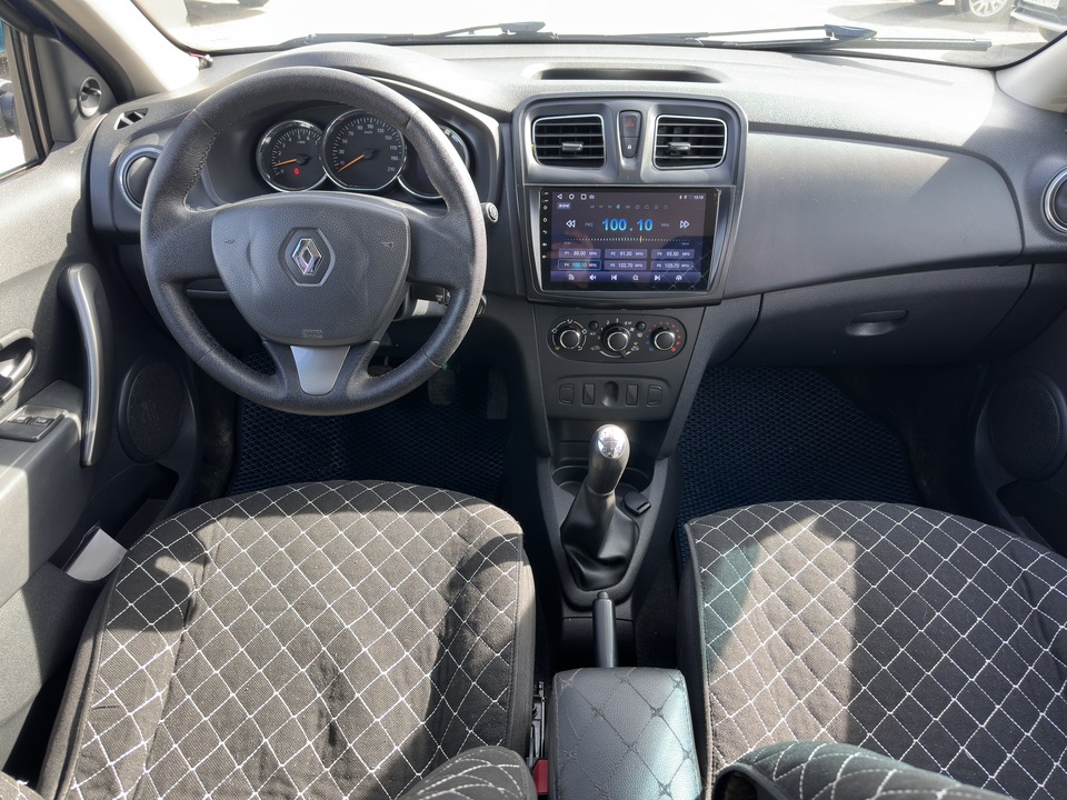 Renault Logan II, 2017 год, 750 000 рублей, 13 фотография