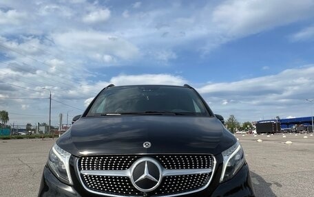 Mercedes-Benz V-Класс, 2021 год, 7 400 000 рублей, 3 фотография