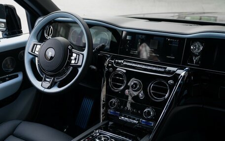 Rolls-Royce Cullinan, 2025 год, 80 000 000 рублей, 20 фотография