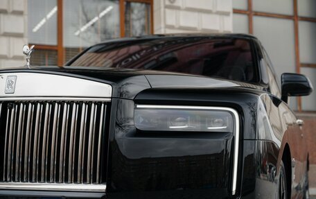 Rolls-Royce Cullinan, 2025 год, 80 000 000 рублей, 15 фотография