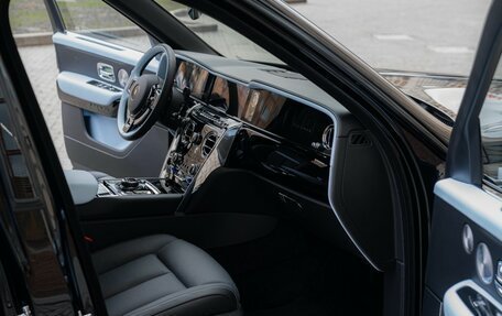 Rolls-Royce Cullinan, 2025 год, 80 000 000 рублей, 19 фотография