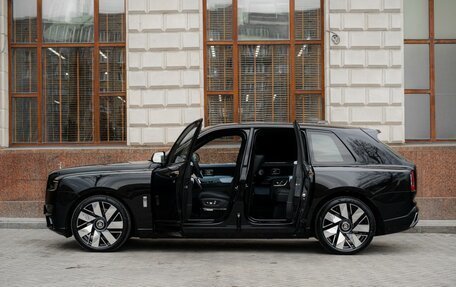 Rolls-Royce Cullinan, 2025 год, 80 000 000 рублей, 11 фотография