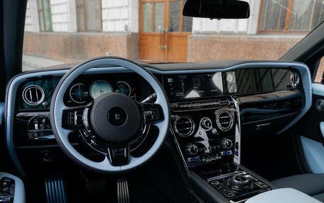 Rolls-Royce Cullinan, 2025 год, 80 000 000 рублей, 21 фотография
