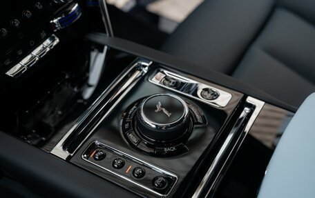 Rolls-Royce Cullinan, 2025 год, 80 000 000 рублей, 26 фотография