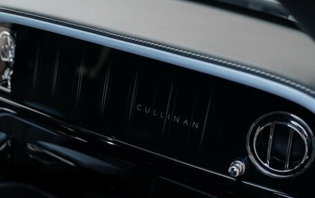 Rolls-Royce Cullinan, 2025 год, 80 000 000 рублей, 31 фотография