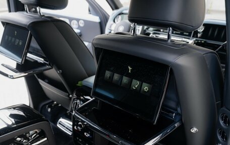 Rolls-Royce Cullinan, 2025 год, 80 000 000 рублей, 34 фотография