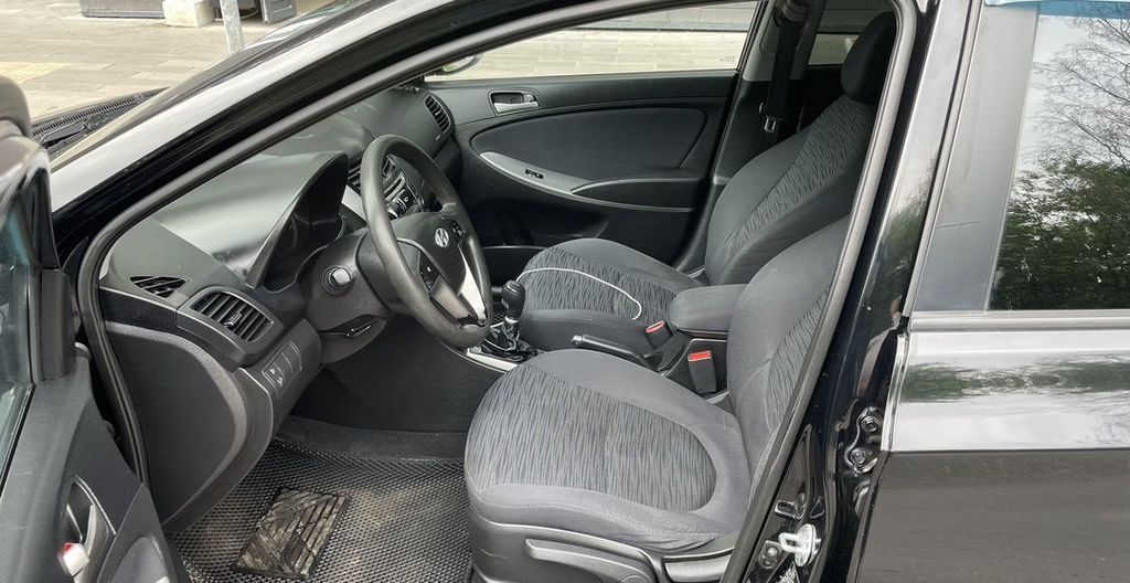 Hyundai Solaris I рестайлинг, 2015 год, 520 000 рублей, 9 фотография