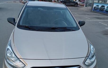 Hyundai Solaris II рестайлинг, 2014 год, 820 000 рублей, 2 фотография