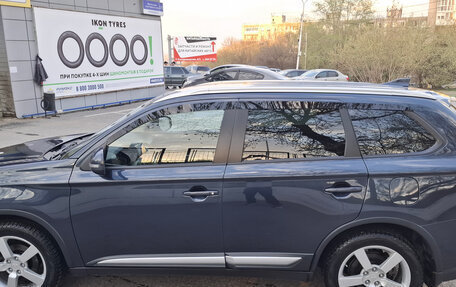 Mitsubishi Outlander III рестайлинг 3, 2019 год, 2 200 000 рублей, 3 фотография
