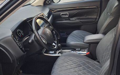 Mitsubishi Outlander III рестайлинг 3, 2019 год, 2 200 000 рублей, 7 фотография