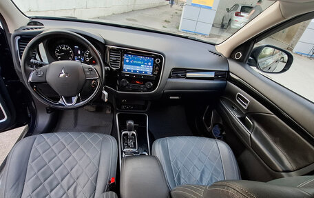 Mitsubishi Outlander III рестайлинг 3, 2019 год, 2 200 000 рублей, 8 фотография
