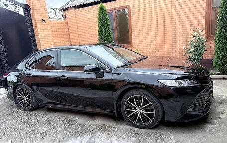 Toyota Camry, 2021 год, 2 100 000 рублей, 3 фотография