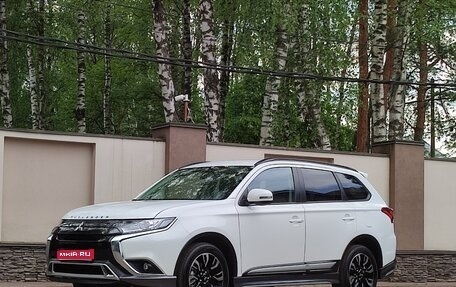 Mitsubishi Outlander III рестайлинг 3, 2022 год, 3 350 000 рублей, 1 фотография