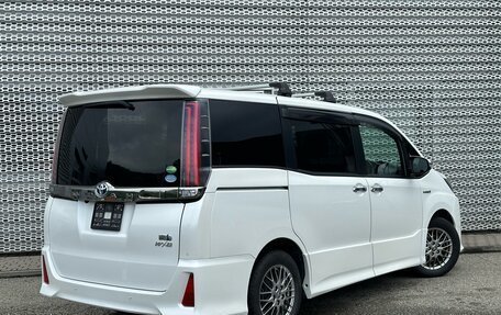 Toyota Noah III, 2019 год, 2 250 000 рублей, 2 фотография