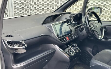 Toyota Noah III, 2019 год, 2 250 000 рублей, 10 фотография