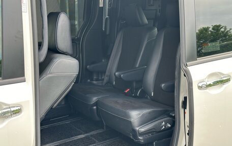Toyota Noah III, 2019 год, 2 250 000 рублей, 16 фотография
